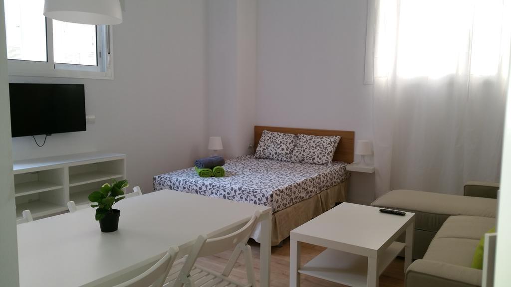 Apartamentos Clavero Малага Экстерьер фото