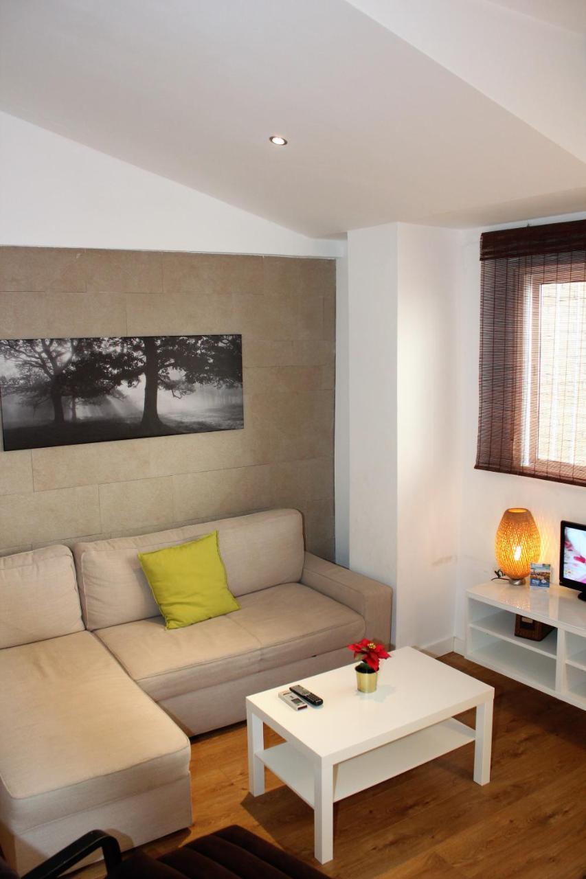 Apartamentos Clavero Малага Экстерьер фото