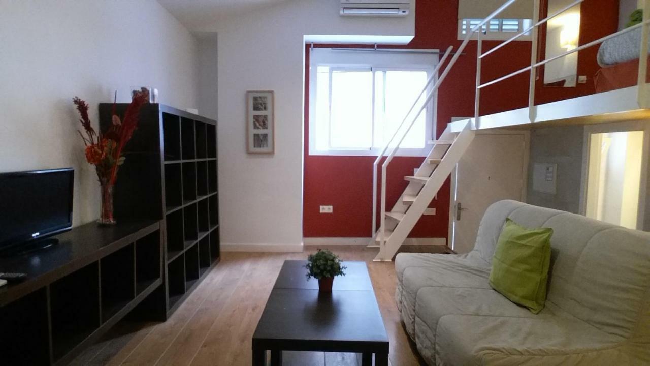 Apartamentos Clavero Малага Экстерьер фото
