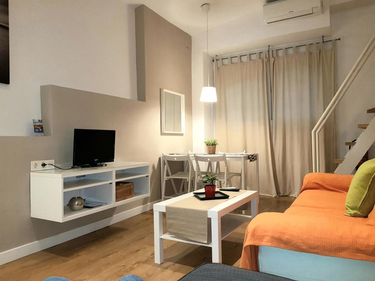 Apartamentos Clavero Малага Экстерьер фото