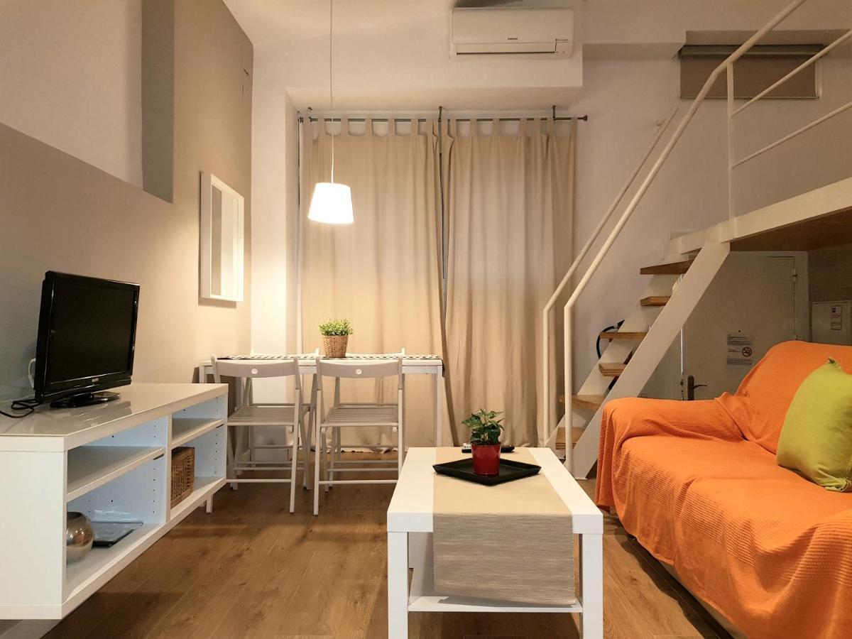 Apartamentos Clavero Малага Экстерьер фото